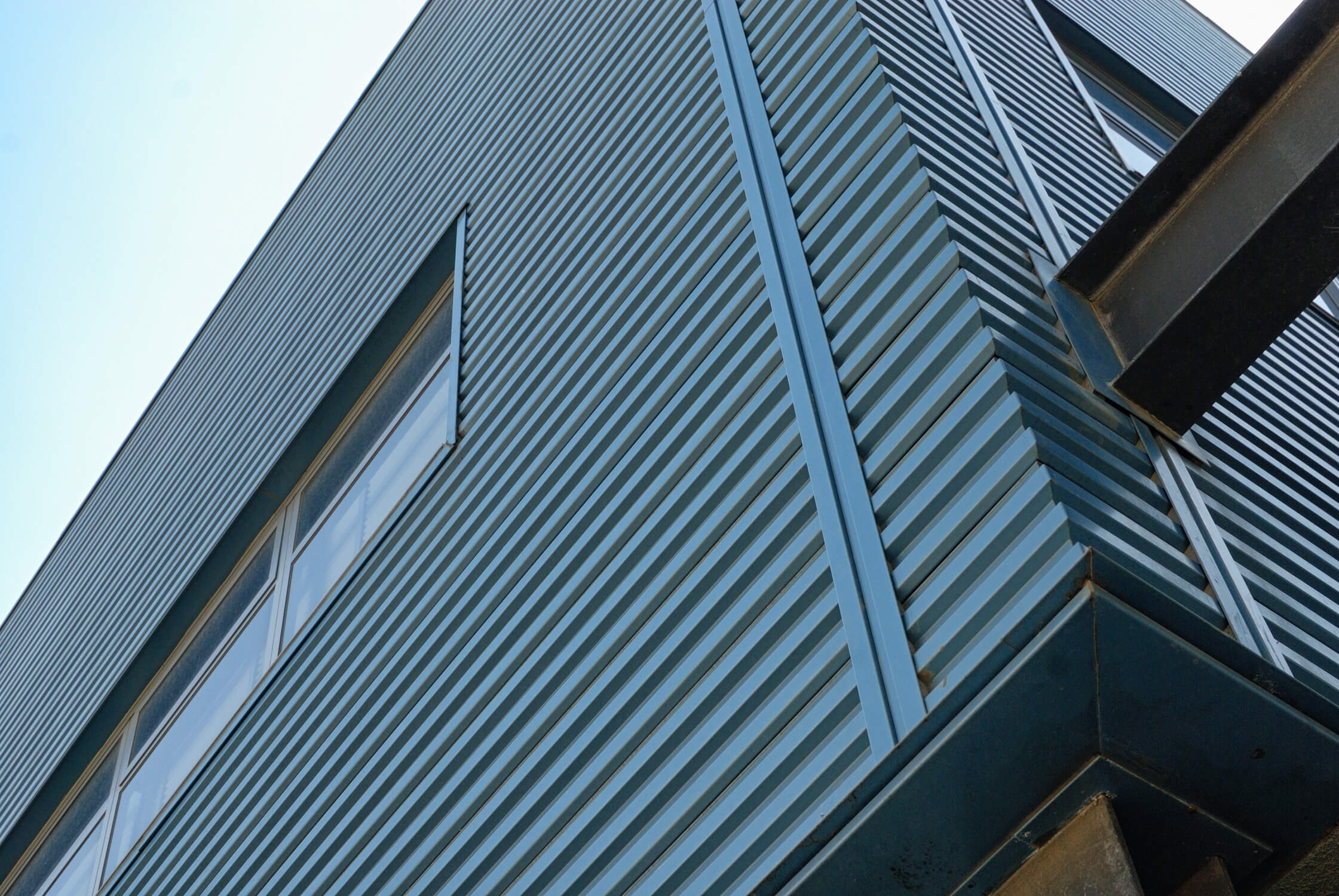 What are the Advantages and Disadvantages of Metal Siding? | CLAD Siding